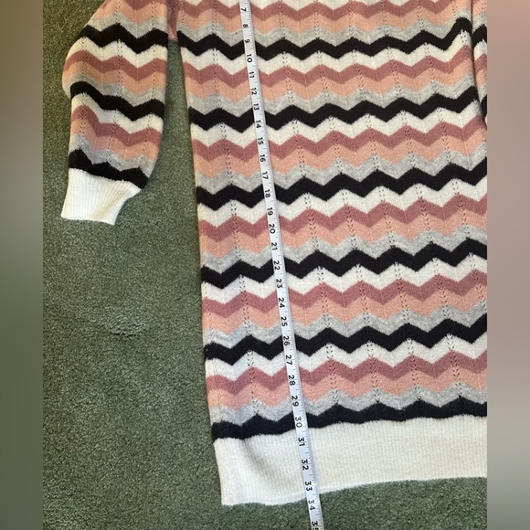 Pink Lily Women’s Long Sweater or Dress in chevron pattern. Size Small - Picture 2 of 7